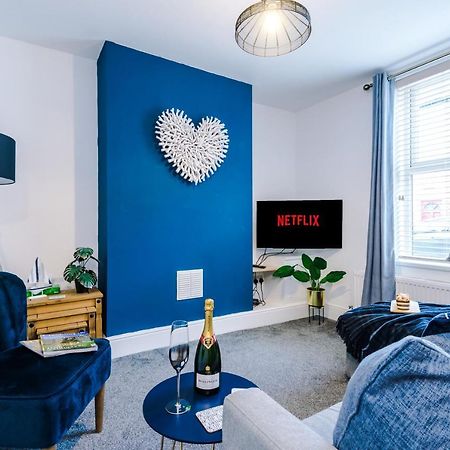 Spacious 2-Bed City-Centre Cottage In Chester By 53 Degrees Property - Ideal For Groups & Couples - Sleeps 6 Extérieur photo