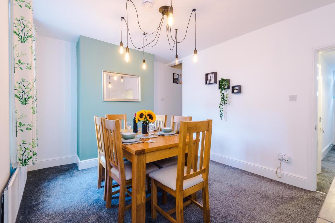 Spacious 2-Bed City-Centre Cottage In Chester By 53 Degrees Property - Ideal For Groups & Couples - Sleeps 6 Extérieur photo