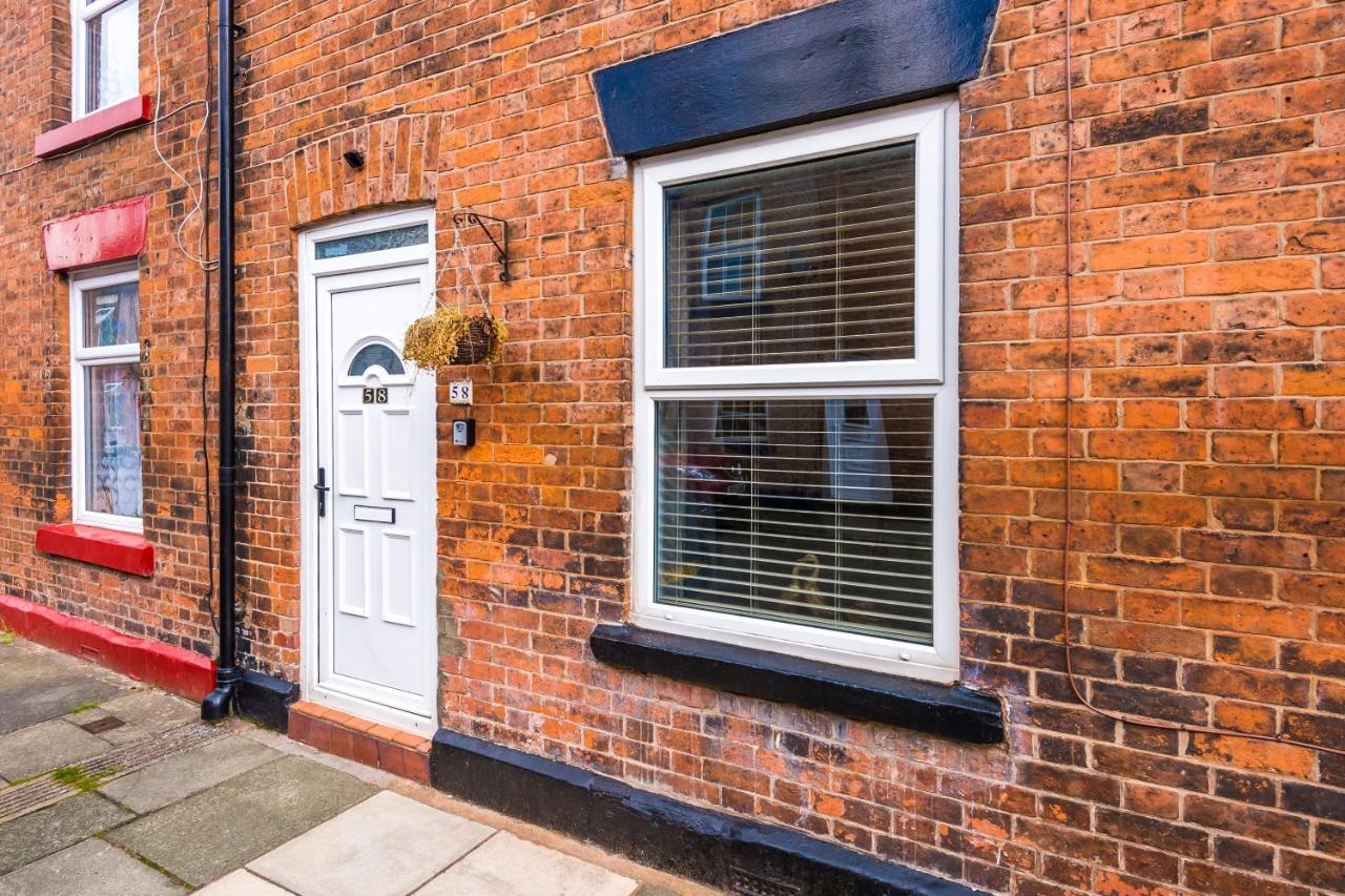 Spacious 2-Bed City-Centre Cottage In Chester By 53 Degrees Property - Ideal For Groups & Couples - Sleeps 6 Extérieur photo