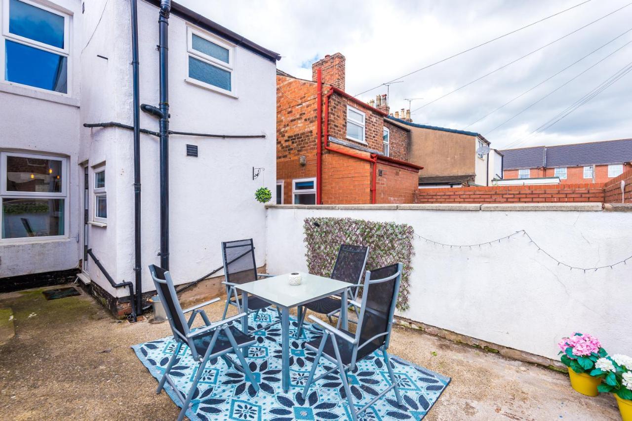 Spacious 2-Bed City-Centre Cottage In Chester By 53 Degrees Property - Ideal For Groups & Couples - Sleeps 6 Extérieur photo