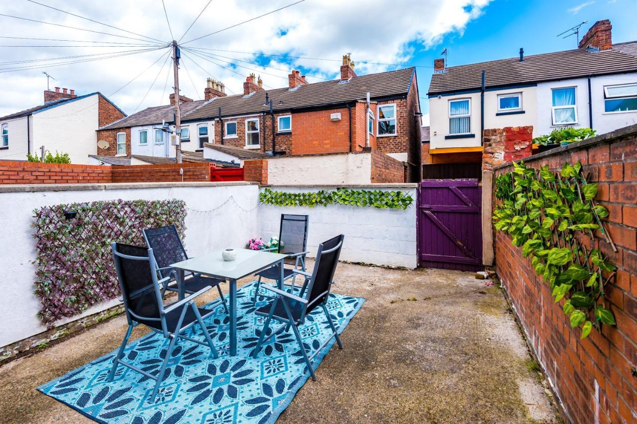 Spacious 2-Bed City-Centre Cottage In Chester By 53 Degrees Property - Ideal For Groups & Couples - Sleeps 6 Extérieur photo